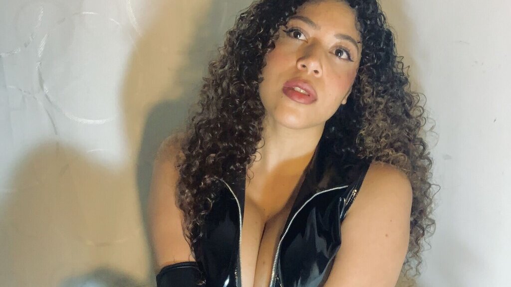 LoreeBrunette